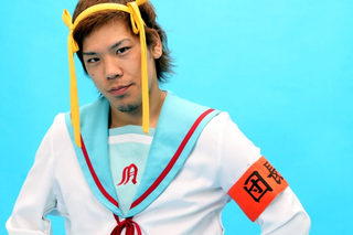 Illustration for article titled Wearing A Dress, This Cosplayer Will Kick Your Butt